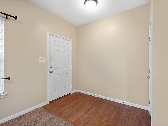 3rd image of 6042 Middlefield Dr