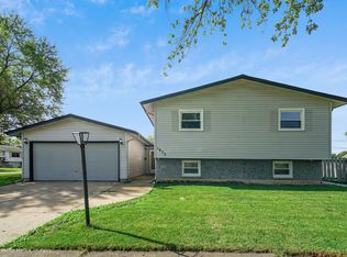 1073 Westchester Dr, Hanover Park, IL 60133