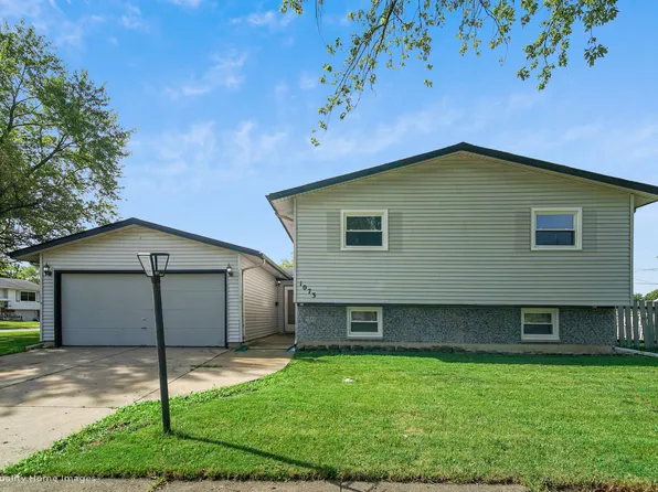 1073 Westchester Dr, Hanover Park, IL 60133
