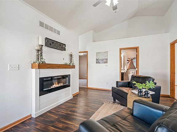 4th image of 1562 Hunters Creek Way