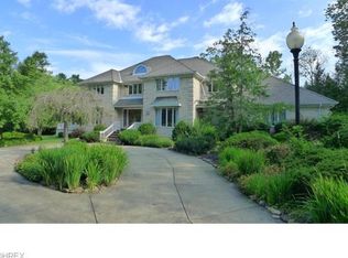 102 Partridge Ln, Chagrin Falls, OH 44022