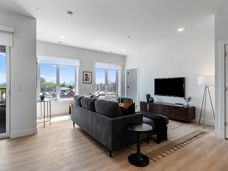 North + Damen — Photo 5