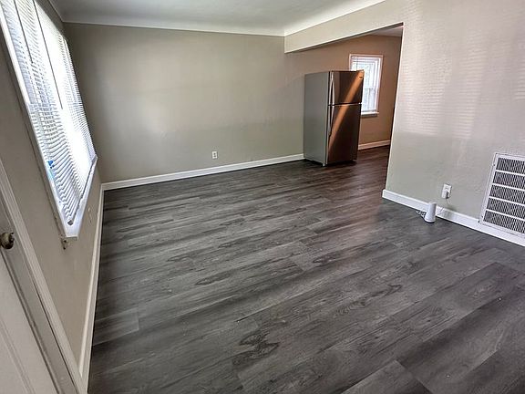 4th image of 477 Mueller Ave
