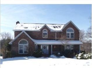312 Westbury Dr, Coraopolis, PA