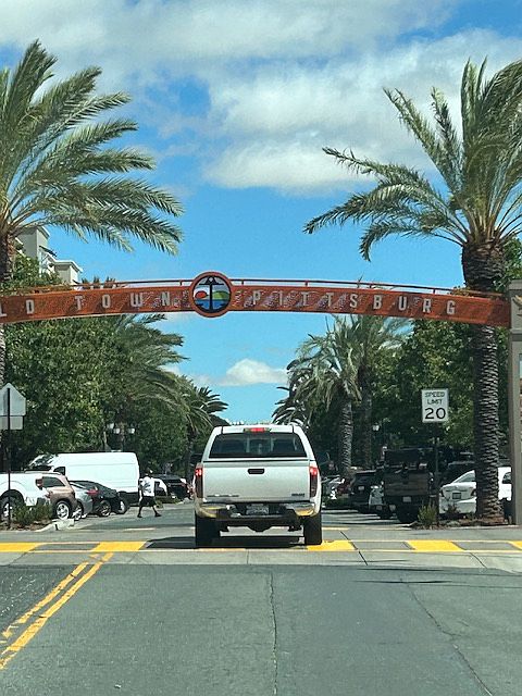 2 blocks from shopping and dining in downtown Pittsburg