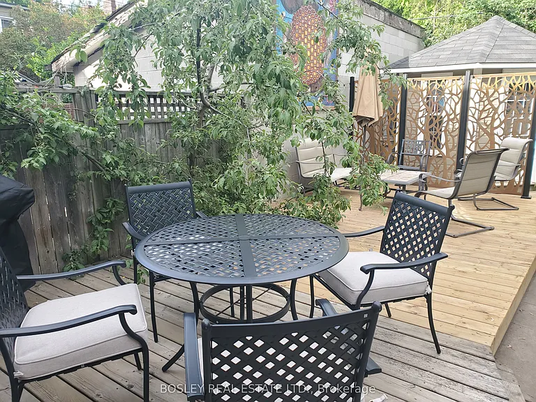 597 Carlaw Ave #UPPER — Photo 2