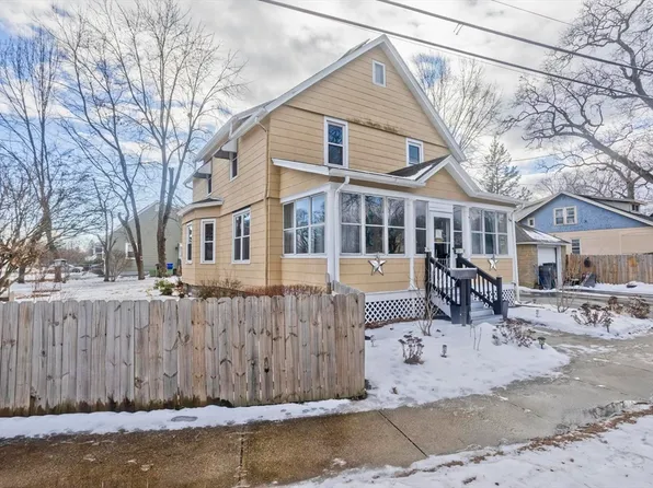 41 Embury St, Springfield, MA 01109