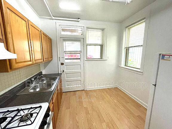 5th image of 4893 N Hermitage Ave