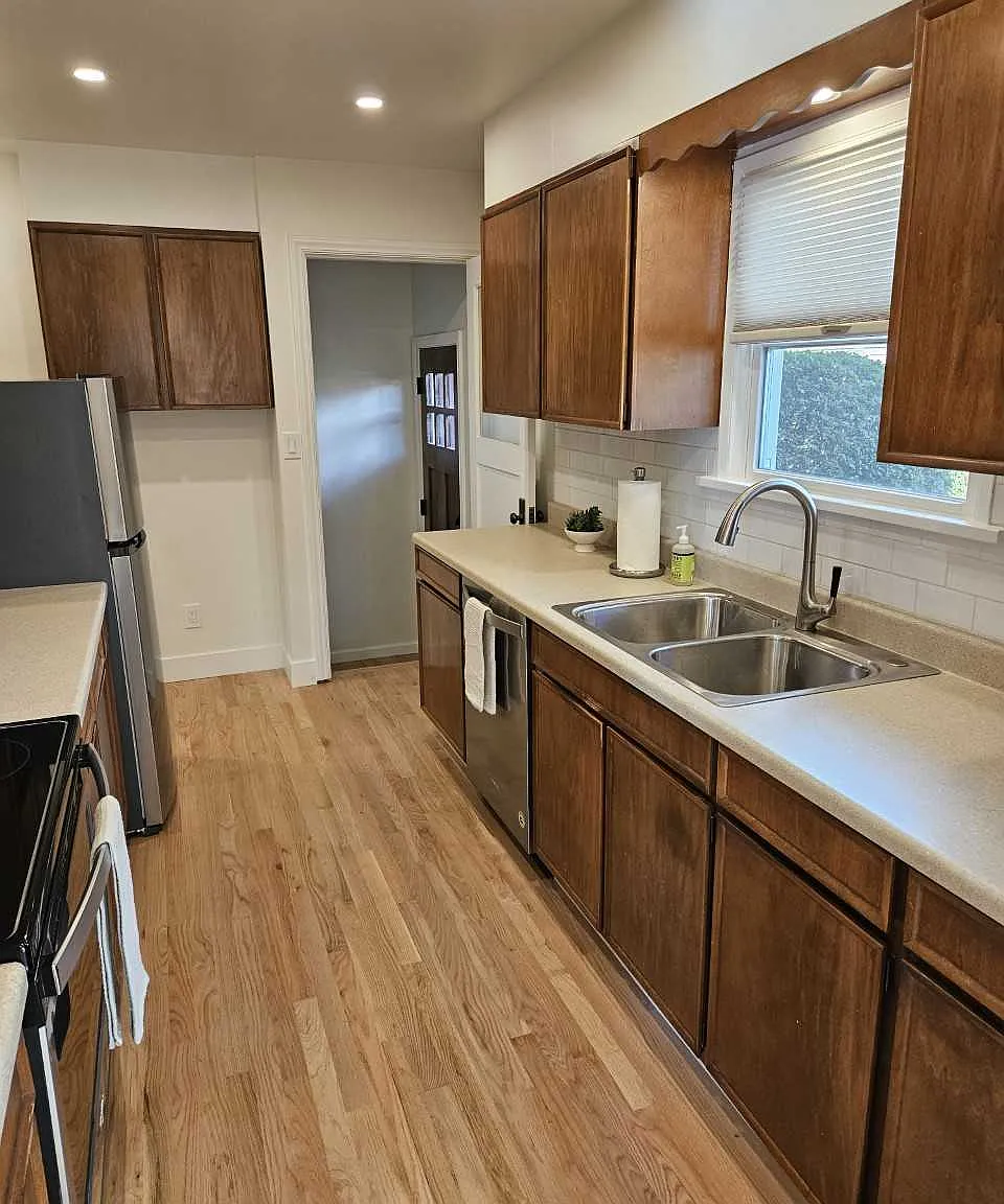 2 bed, 2240 sqft, $3,700 — Photo 3