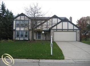 8965 Woods Edge Dr, Commerce Township, MI 48382