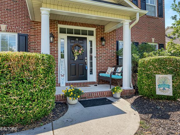 2nd image of 2427 Amber Dawn Ln