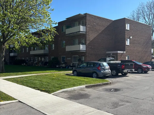 41 Parkside Dr #303, Saint Thomas, ON N5R 3V1