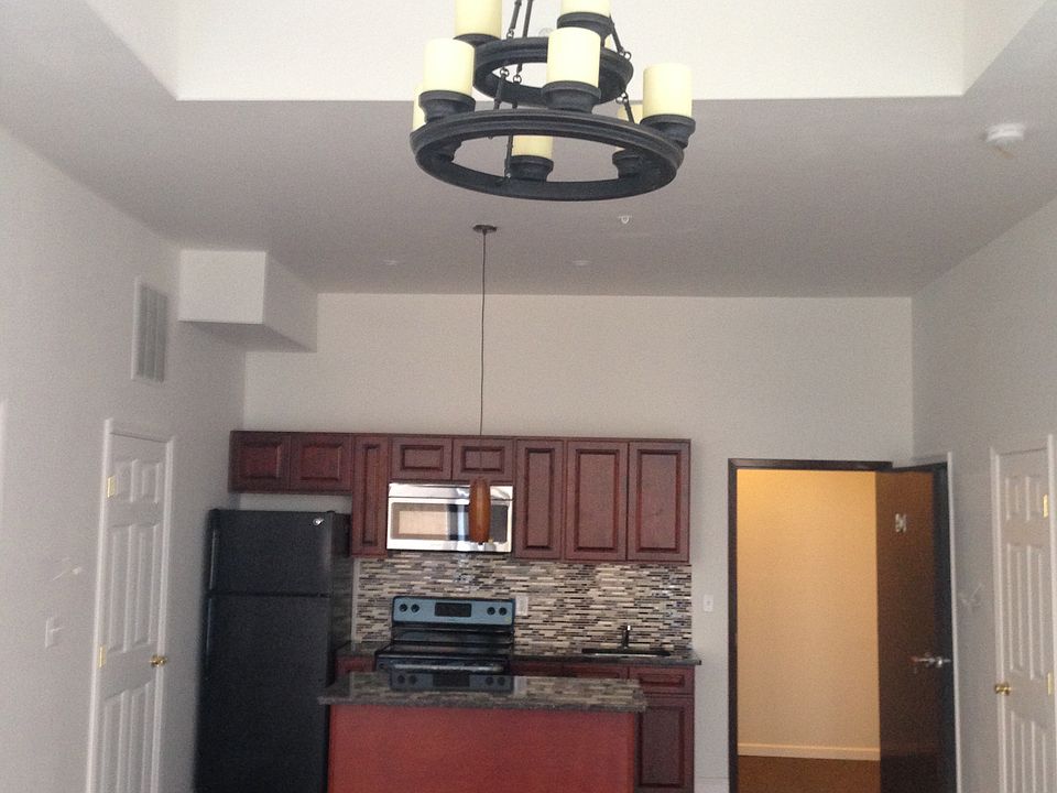 1st image of 1033 Chestnut St #301