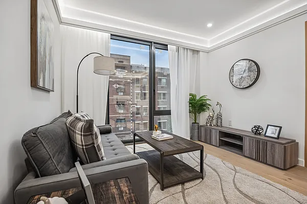 Living room, photo 2