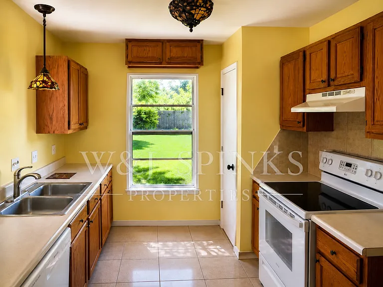 1218 Mango Ct — Photo 6