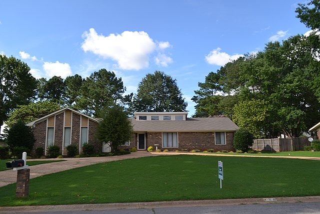 1st image of 120 Kensington Dr