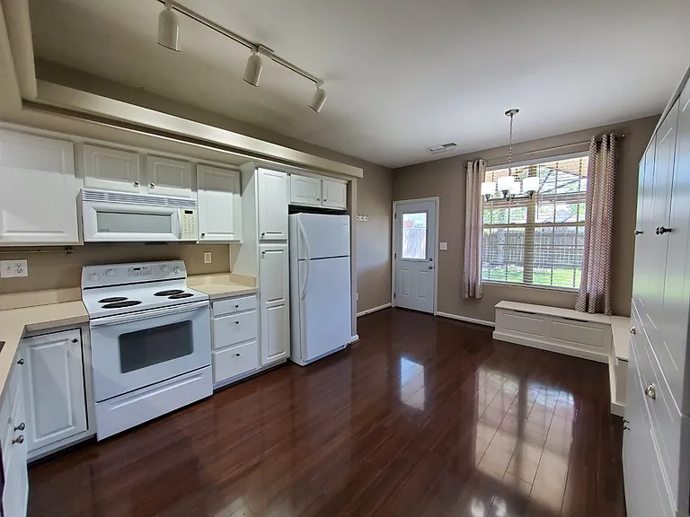 2712 Bay Cedar Cv — Photo 7