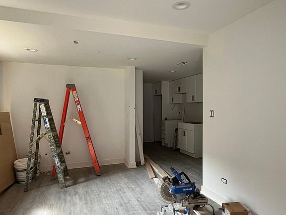 2nd image of 1108 N Paulina St #1R