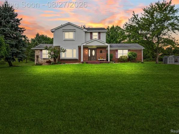 795 Vivian Ln, Oxford, MI 48371