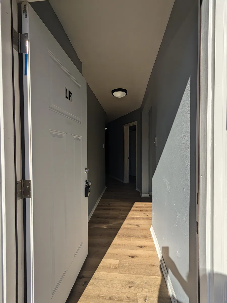 Building Photo - 4221 Blaine Ave #1F