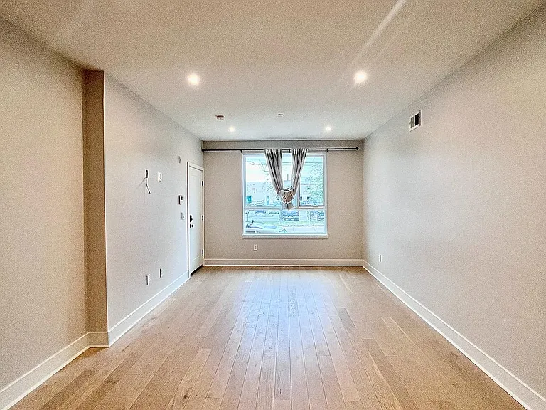 315 W Berks St #1 — Photo 2