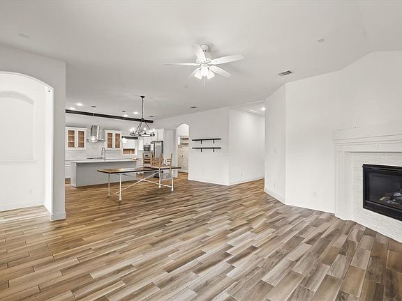 4th image of 2009 Bishop Barrel Ln