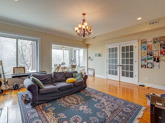 2nd image of 5123 S Ingleside Ave Unit 3