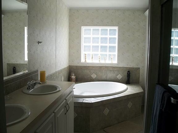 4th image of 3125 SE 36th Ave