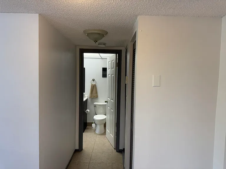 450 NW 20th St — Photo 13