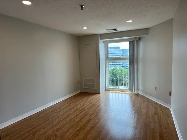 133 Commander Shea Blvd APT 821, Quincy, MA 02171
