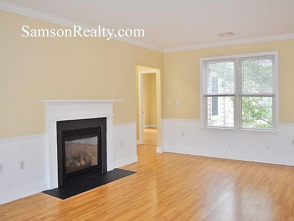 4th image of 70 Turner St