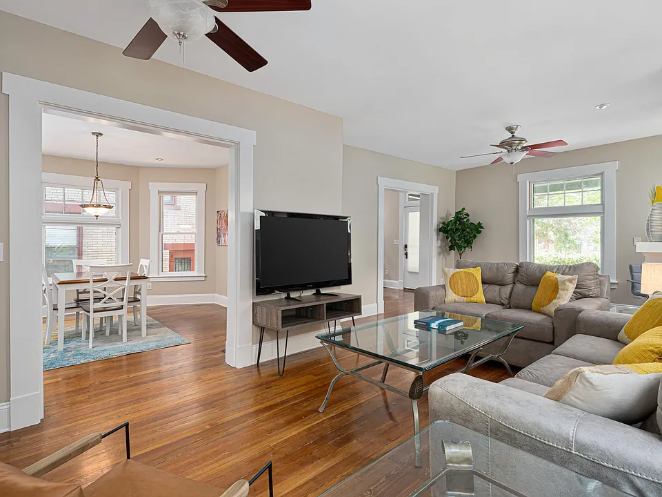 131 E Oakland Ave