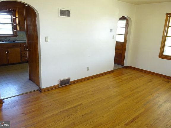 5th image of 35 Williamson Ave