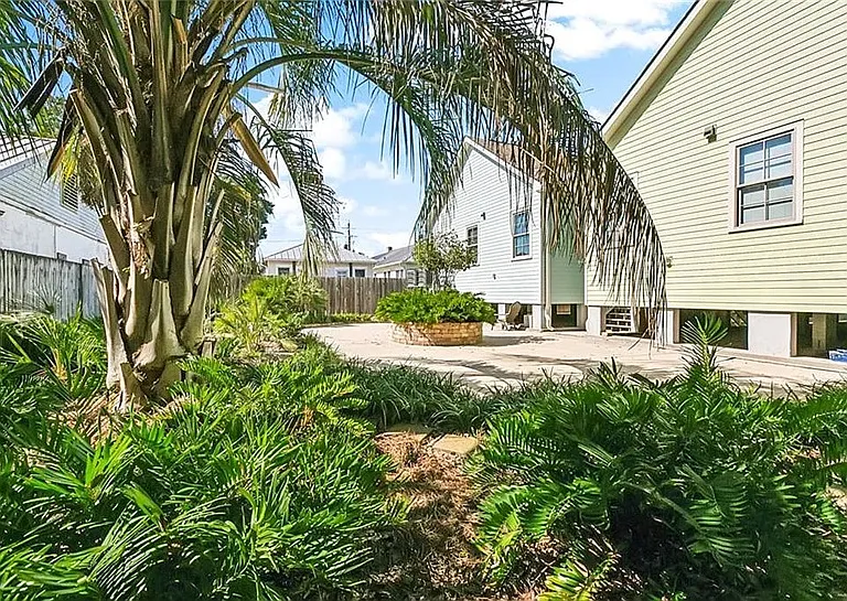6204 S Rocheblave St #B — Photo 12