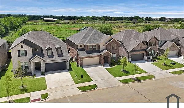 2701 Classical Dr — Photo 25