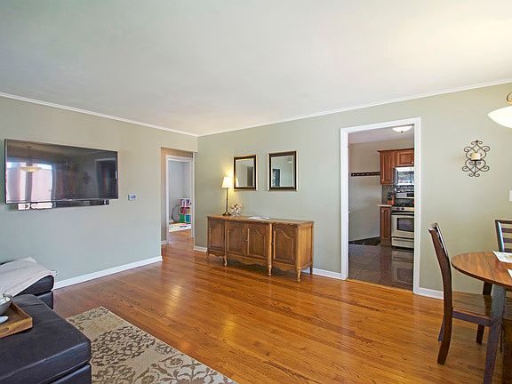 4th image of 611 E Olive St