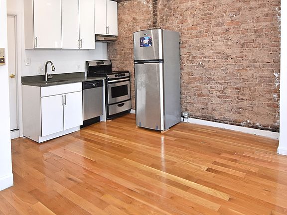 3rd image of 526 E 6th St APT 15