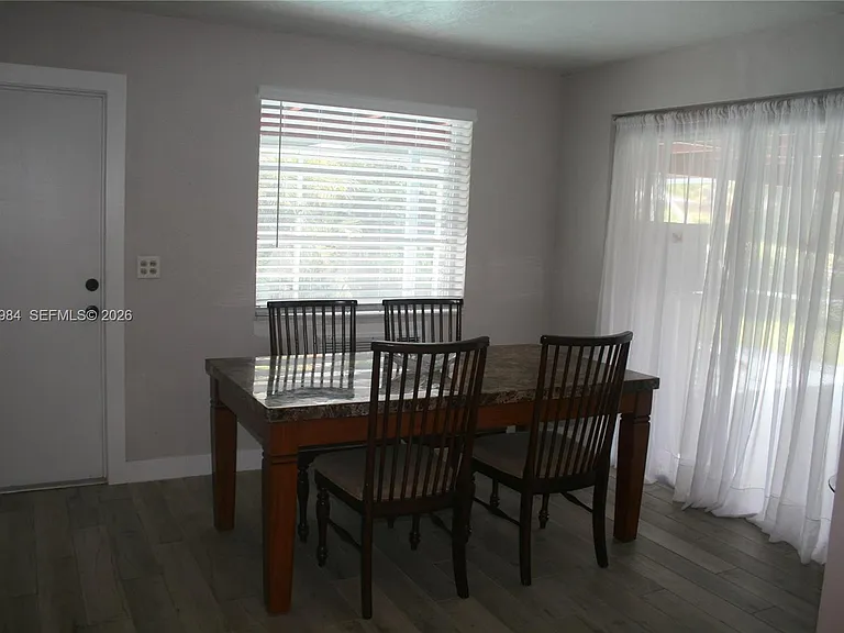 621 SW 64th Way — Photo 6