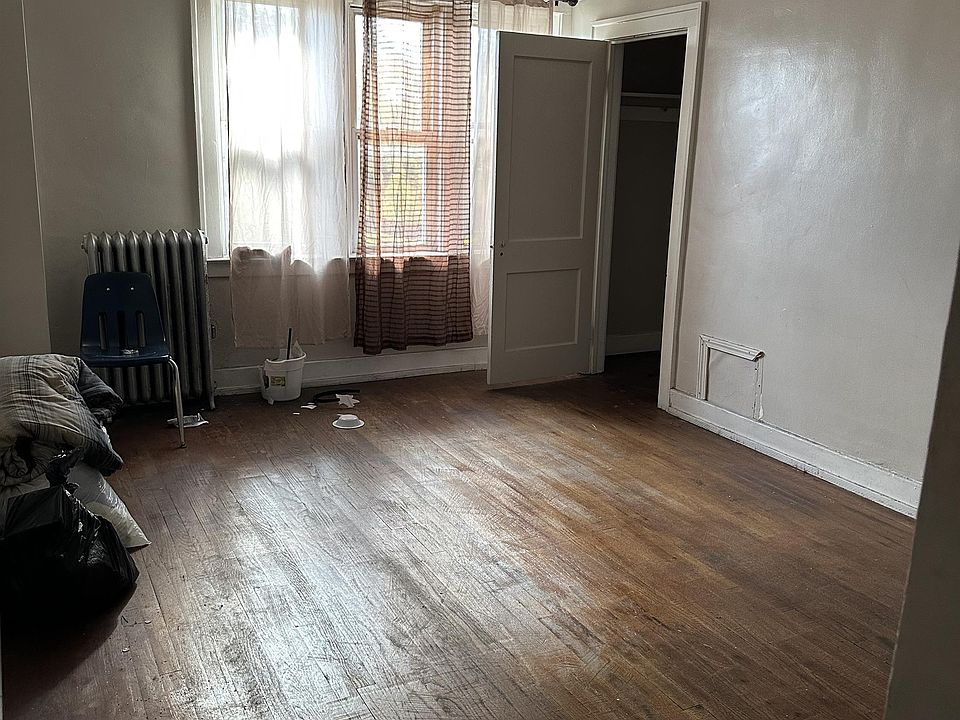 2nd image of 11255 Charlemagne St
