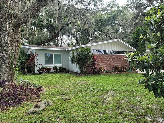 4th image of 8012 Sharon Dr