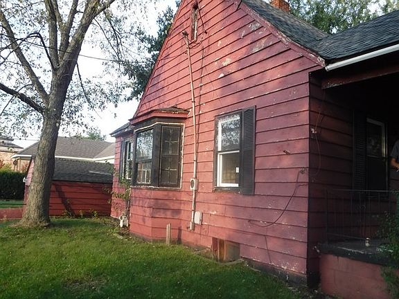 3rd image of 602 E 10th St