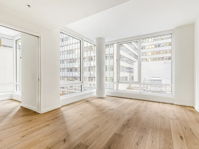 135 E 47th St #4E — Photo 2