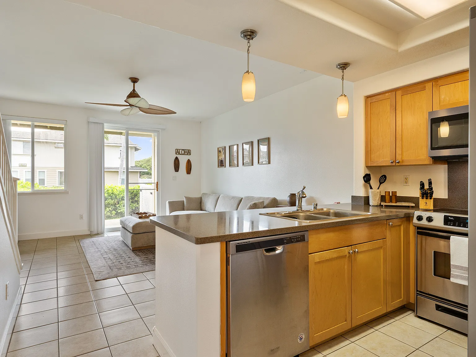 2 bed, 2.5 bath, 981 sqft, $5,000 — Photo 3