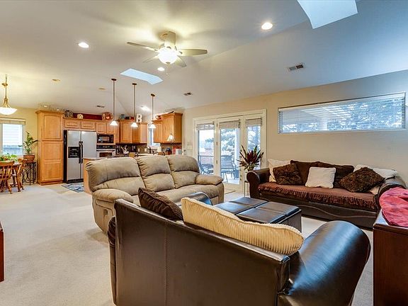 5th image of 101 N Crosswood Ln