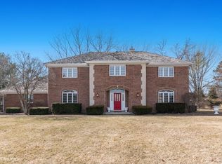 15 James Dr, Hawthorn Woods, IL 60047