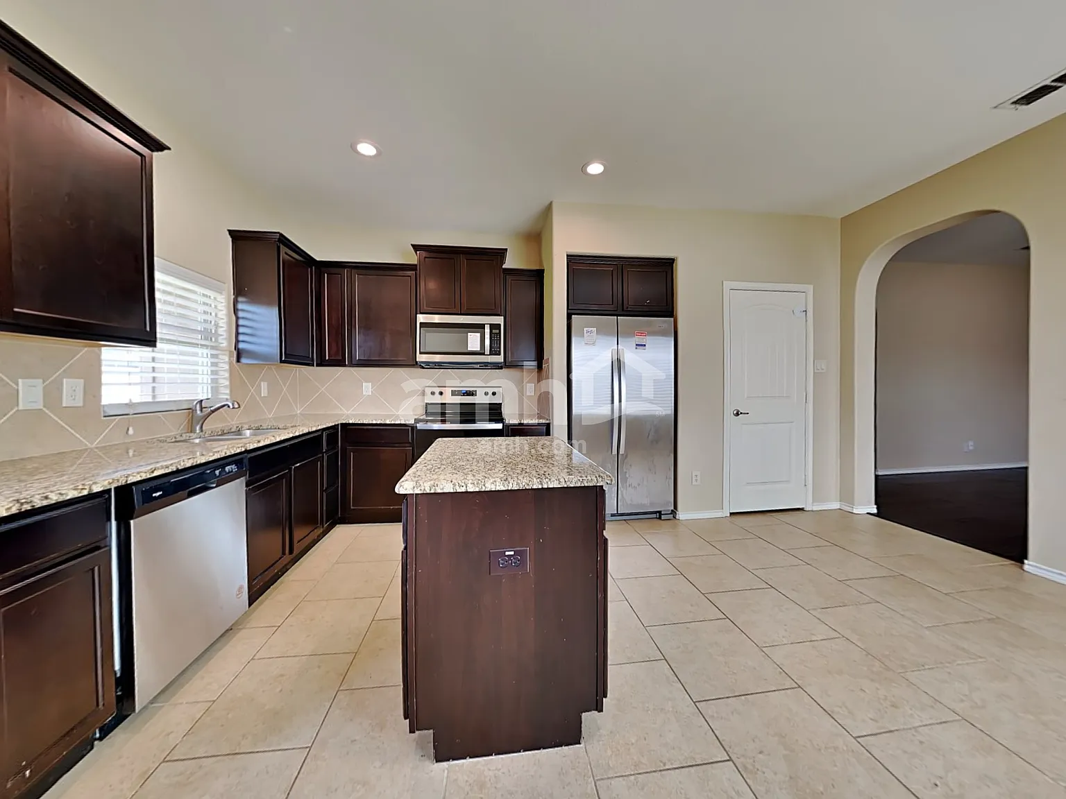 3 bed, 2.0 bath, 1746 sqft, $2,285 — Photo 3