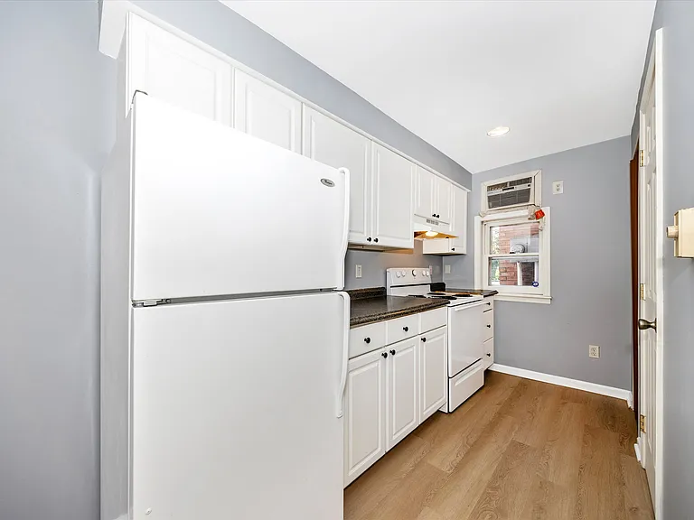 700 Motter Ave #B — Photo 8