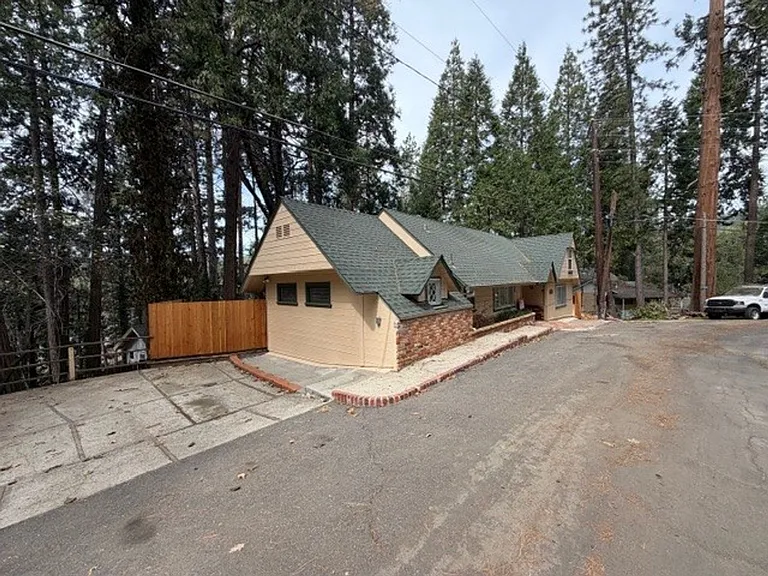 22870 Black Hawk Dr — Photo 3