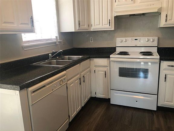 3rd image of 6020 Stoneybrook Dr #6020