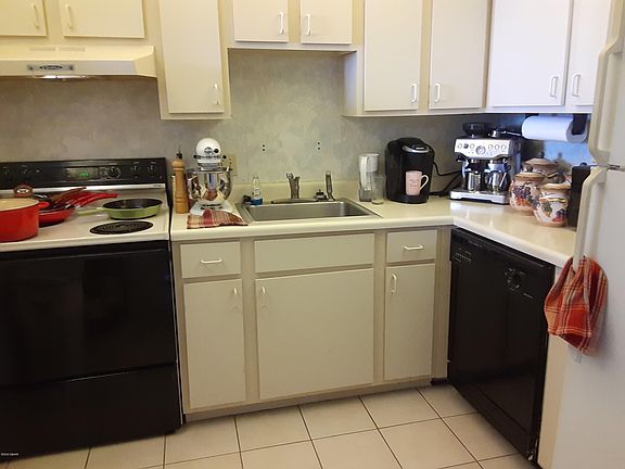 4th image of 925 N Halifax Ave APT 510
